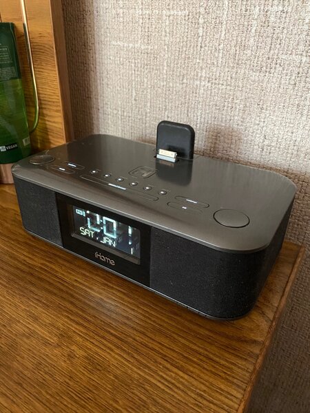 Станция IHome с часами и радио