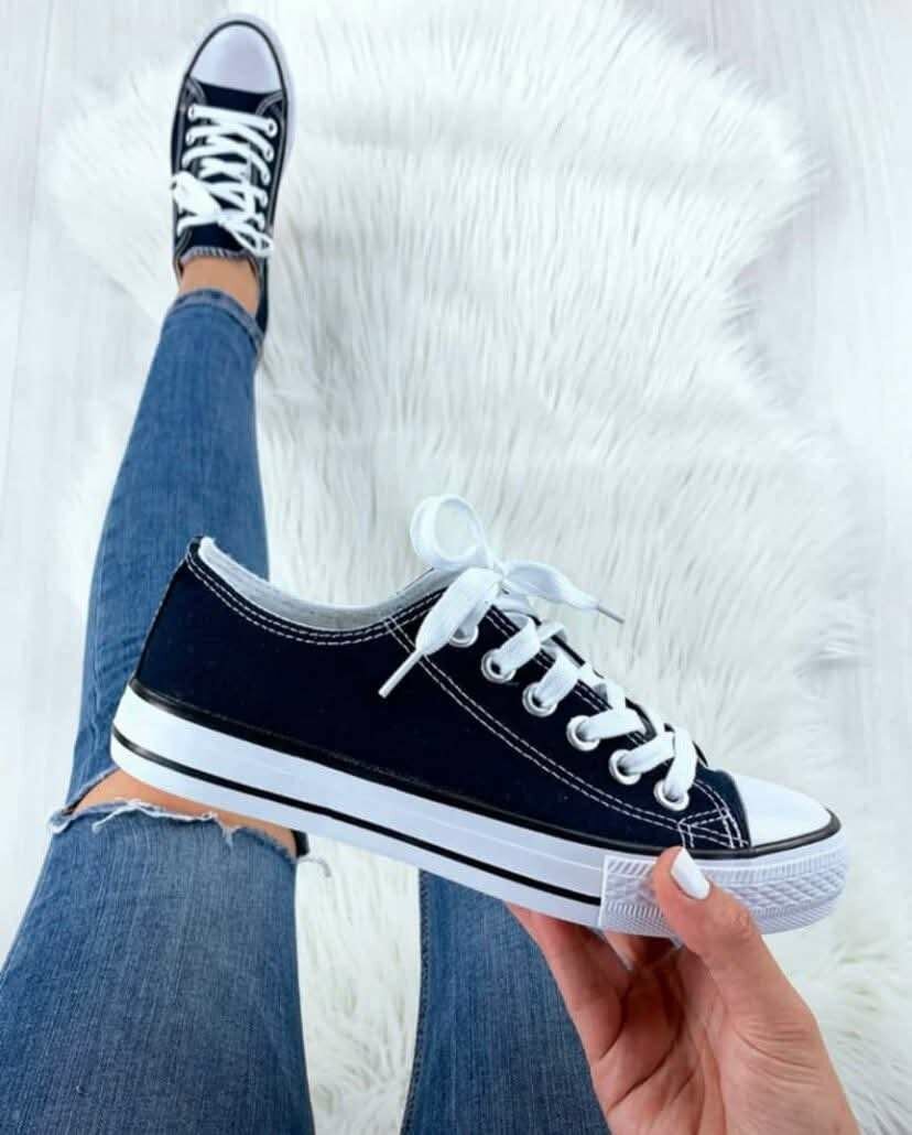 Basket basses noires classiques