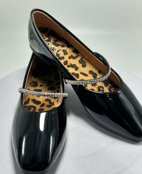 Легкая и удобная балетка с плоской подошвой и округлым носком, которая идеально подходит для повседневной носки.🤩