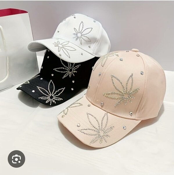 Casquette en strass élégante