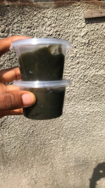 Pommade et huile de cheveux