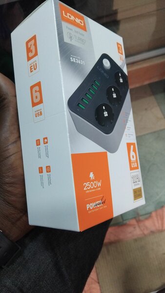 Rallonge multiprise 3 prises et 6 ports Usb