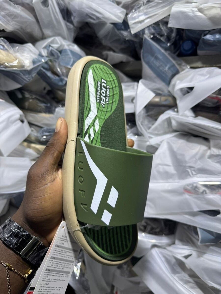 Claquettes confort hommes