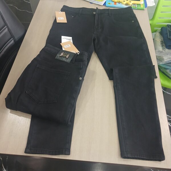 Jeans noirs homme élégants