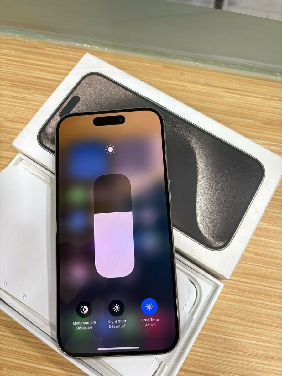 *IPHONE 15 PRO 128GIGA ÉTAT 10/10  prix : 500.000f
