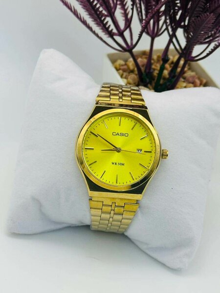 Montre Casio Dorée Étanche