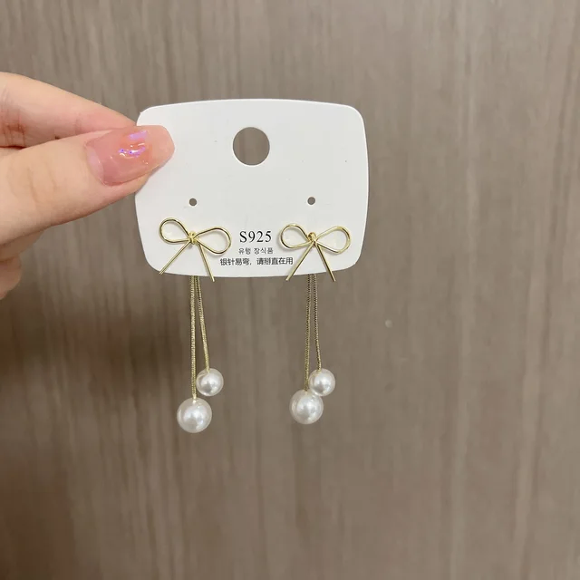 Boucle d'oreille avec des perles