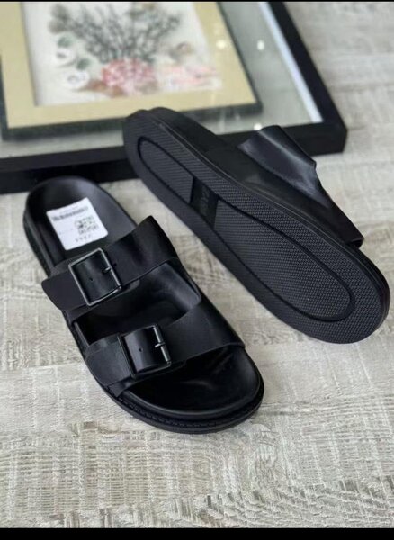 Sandales noires à boucles