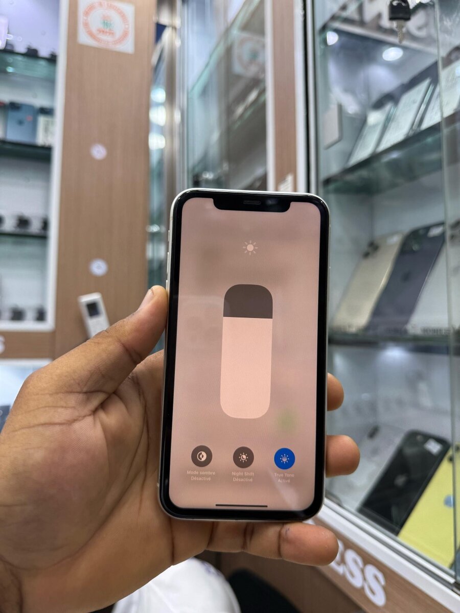 iPhone 11 64giga casineuf très propre