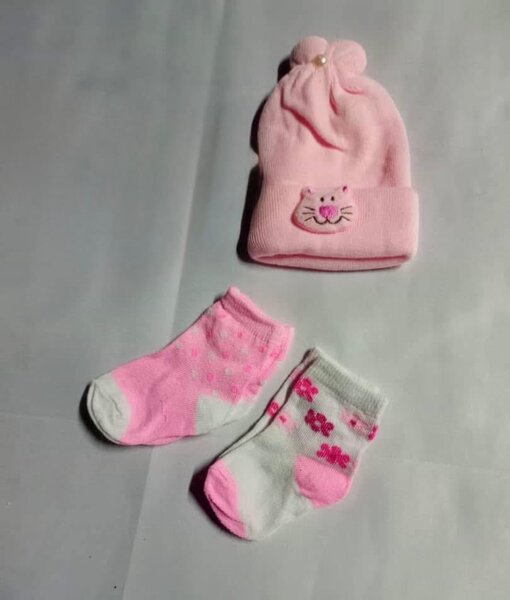 Ensemble Bébé Chaussettes et Bonnet