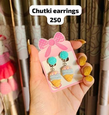 Earrings 