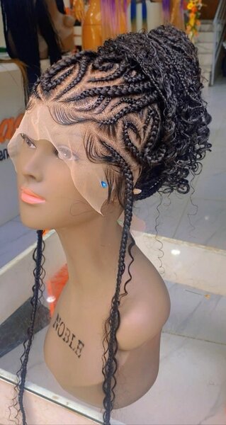 Perruque Tressée en Dentelle