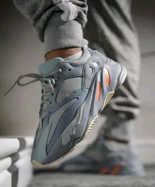 Adidas yeezy 700
