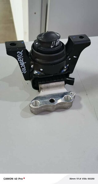 Support moteur droit DZIRE