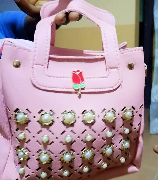 Sac à main perlé rose élégant