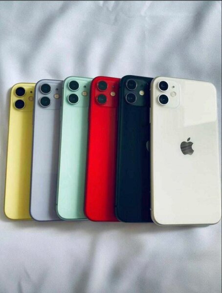 iPhone 11,64gig available