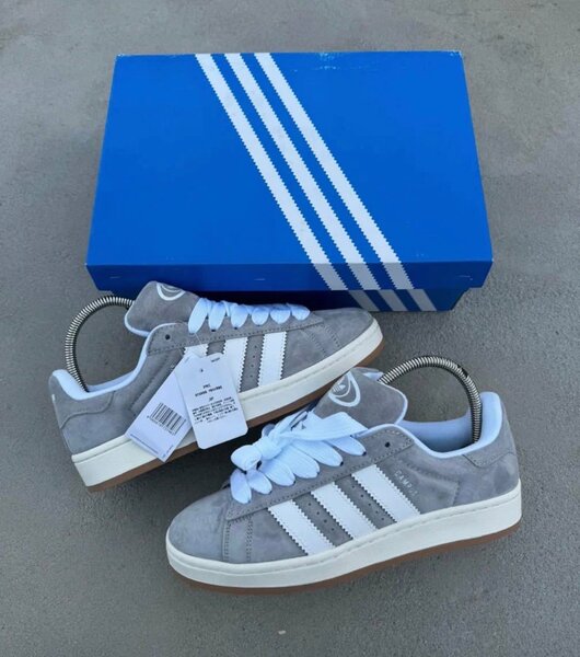 Chaussures de sport grises