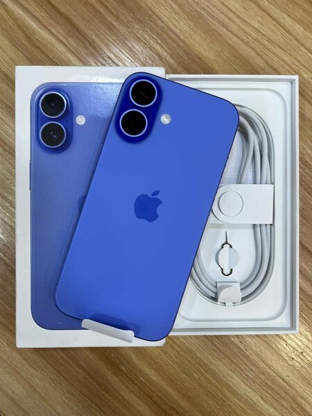 Iphone 16 128Go juste descellé dans le carton