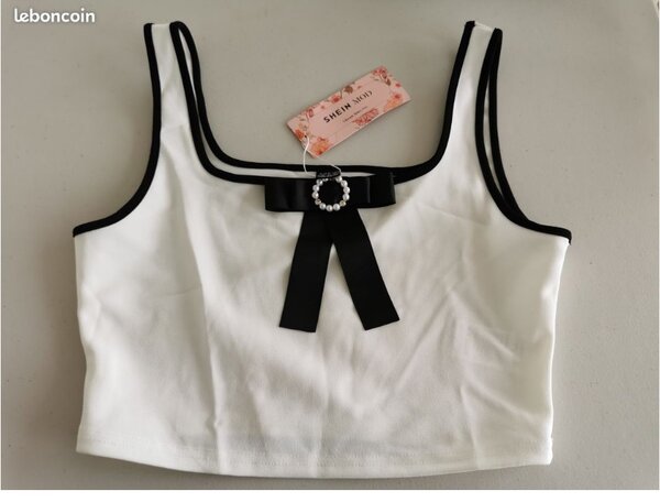 Top blanc avec nœud chic