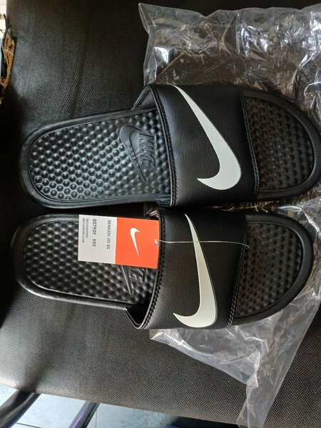 Nike slippers unisex