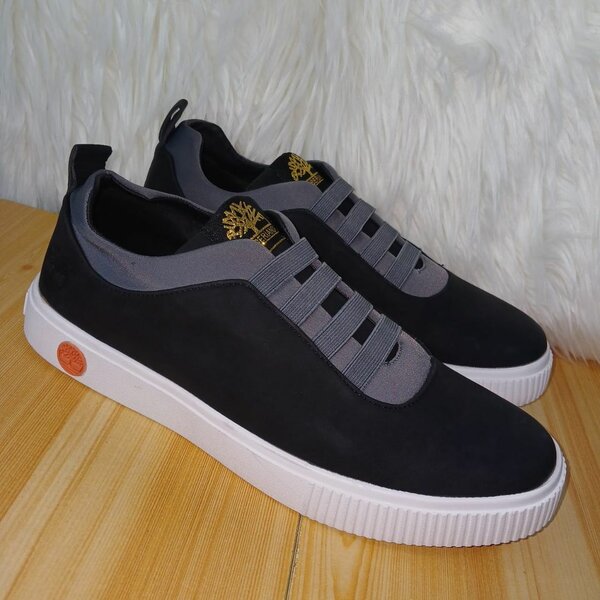 Baskets homme en daim noires avec empiècements gris