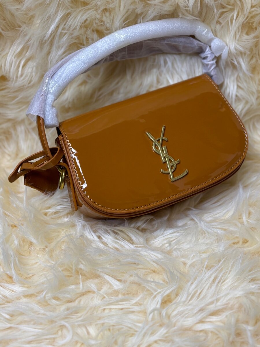 Sac à main élégant verni