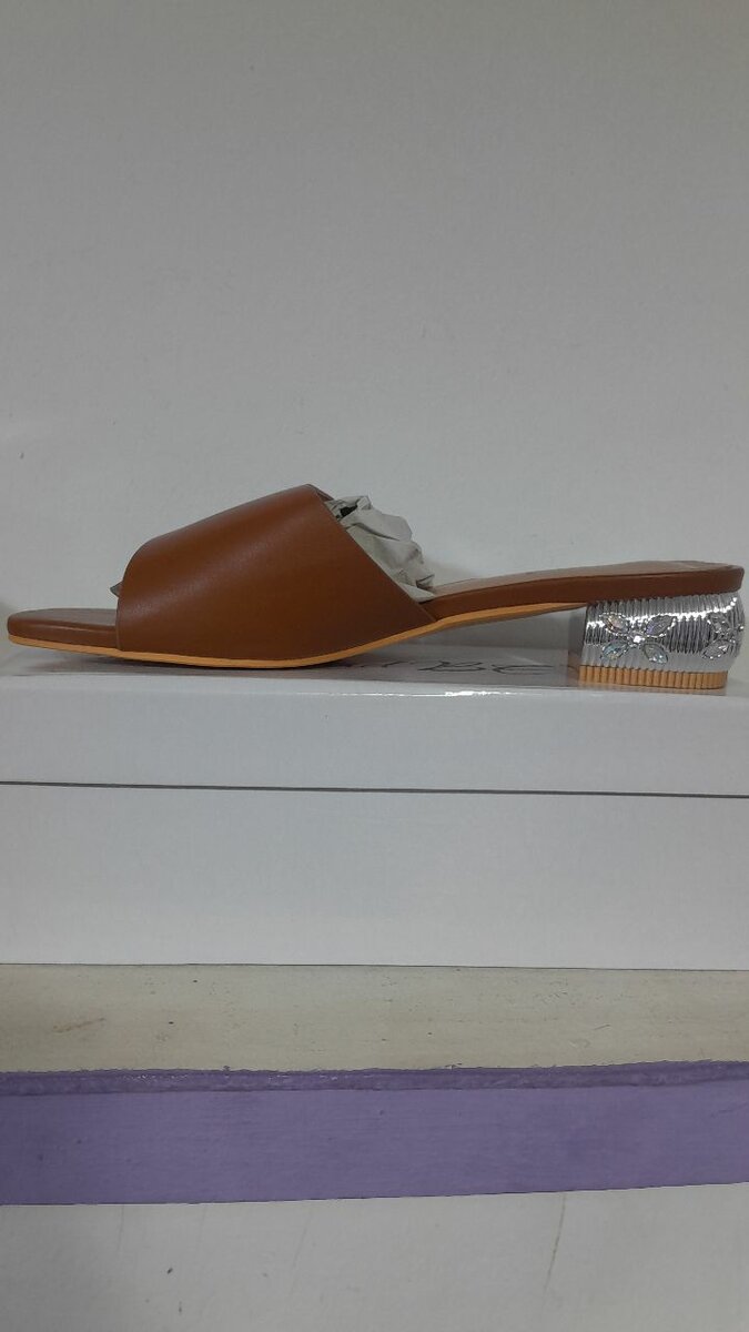 Sandales à talon argenté