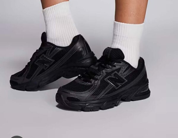 Sneakers noires élégantes