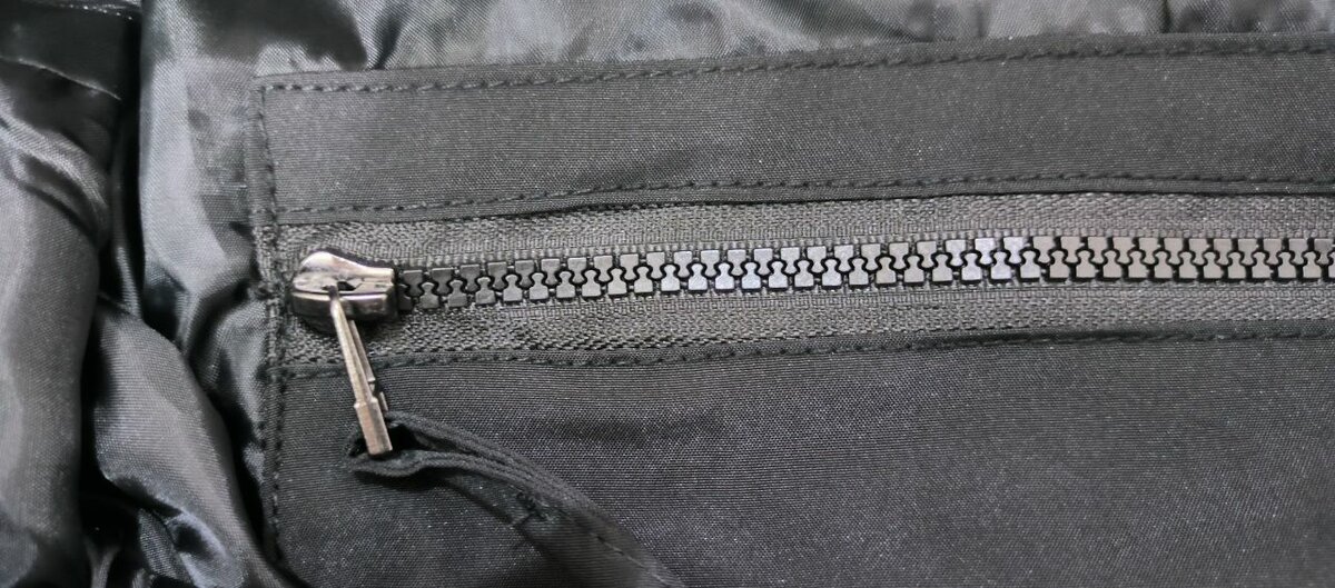 Uniqlo Drawstring Shoulder Bag