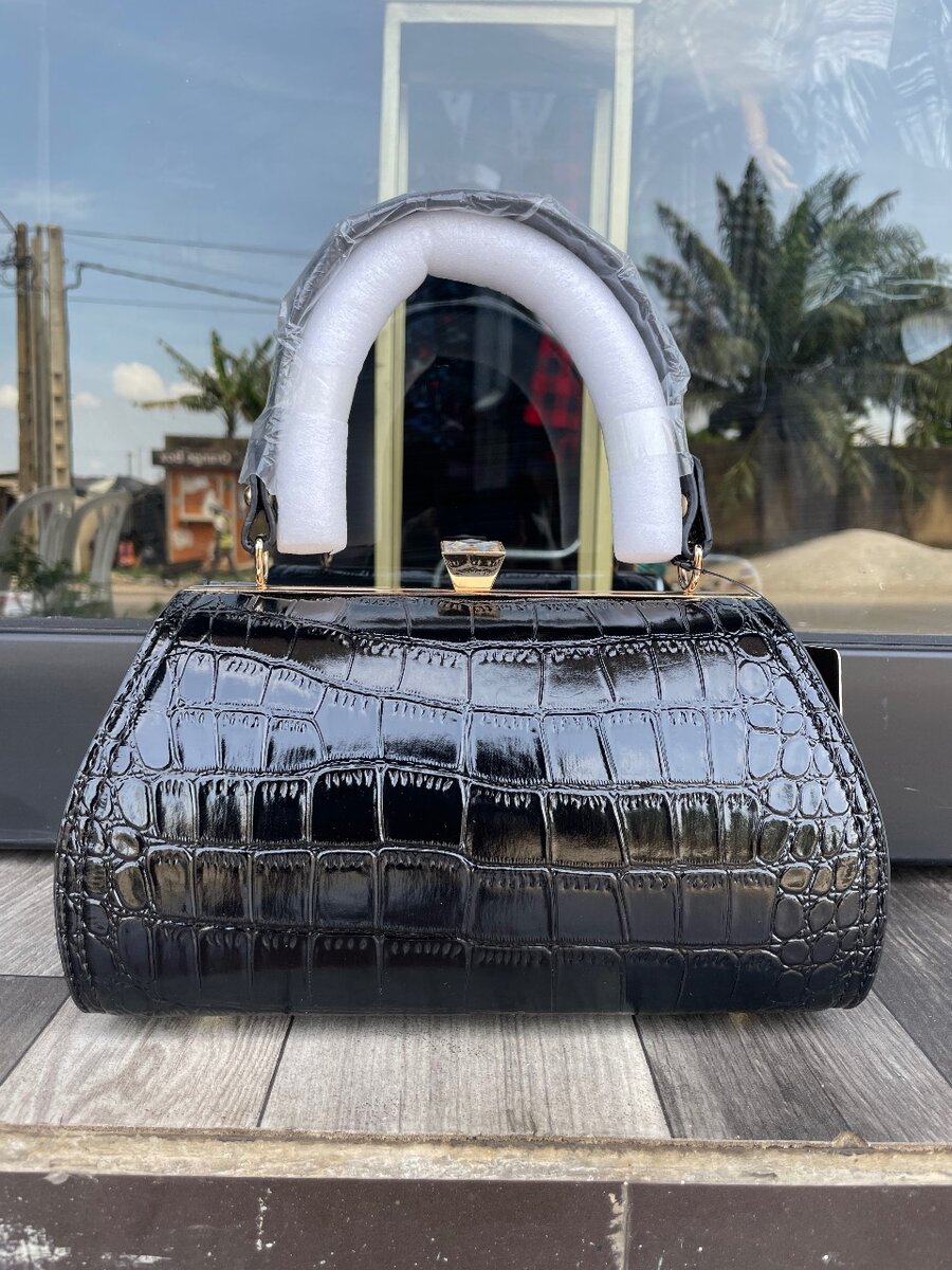 Sac à main croco élégant