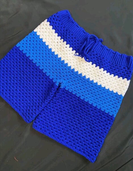 Cardigan en crochet coloré