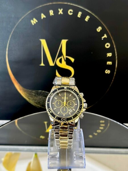 Women's wristwatch with metal bracelet