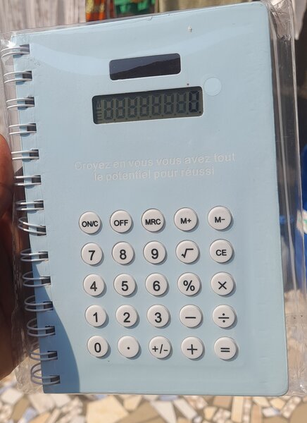 Carnet avec calculatrice intégrée