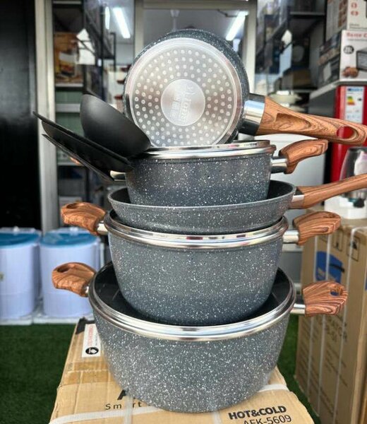 Set of Hot cooking Pots