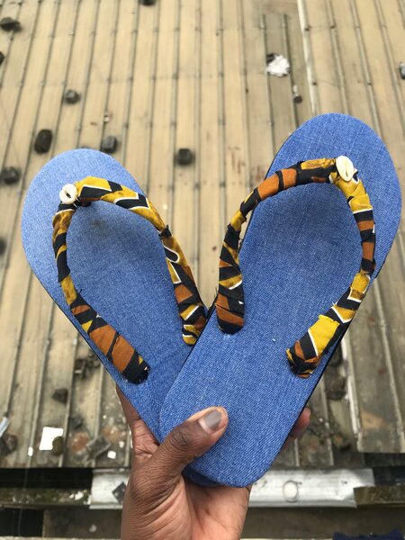 Tongs colorées pour l'été