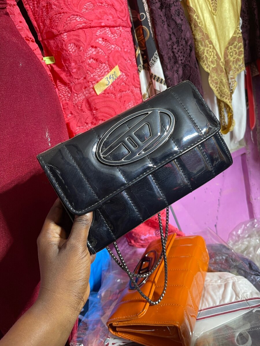 Sac à bandoulière verni chic