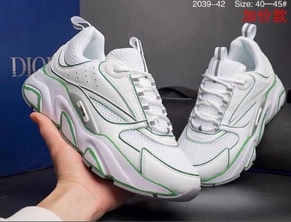 Baskets blanches stylées