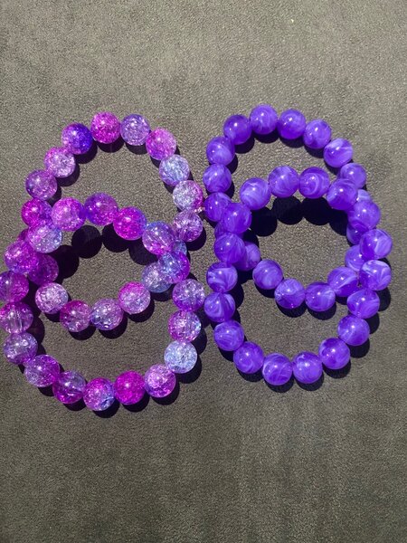 Bracelets en perles violettes