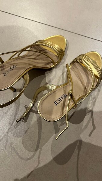 Sandales à talons à lanières