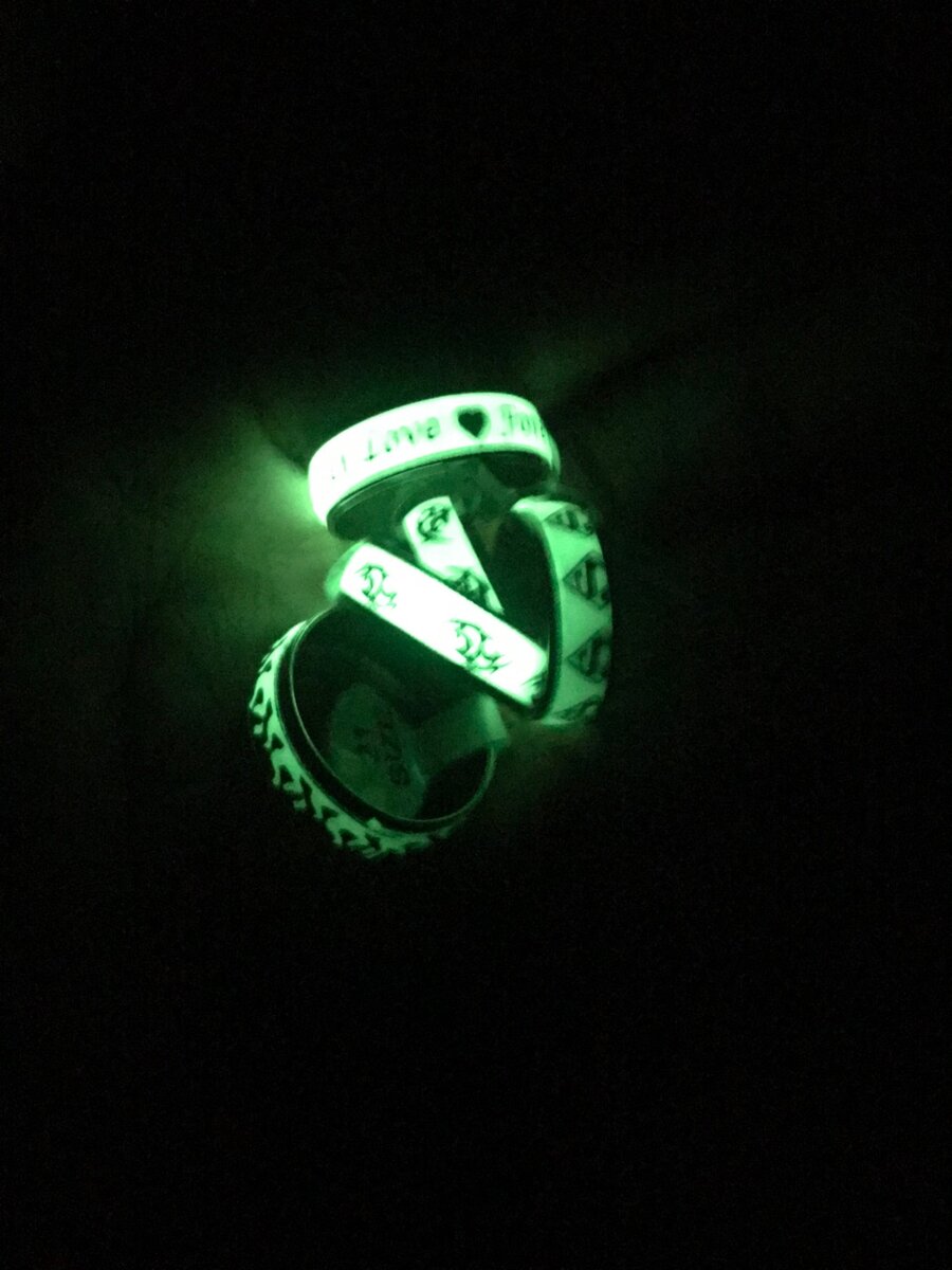 Bague lumineuse dans le noir
