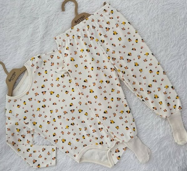 БОДИ И ШТАНЫ С НОСОЧКАМИ