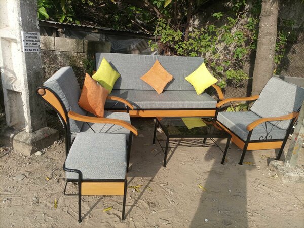 Ensemble de fauteuils en fer forgé confortable et solide