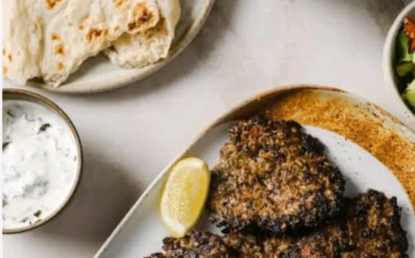 2 Chapli Kbab 1 Roti