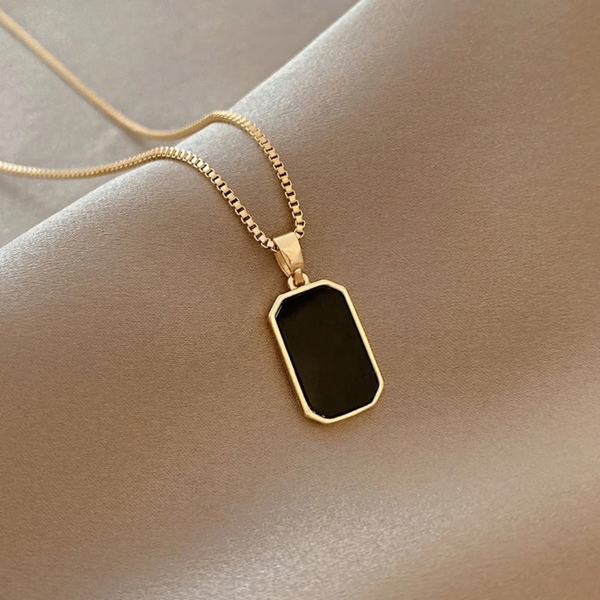 Collier pendentif rectangle noir