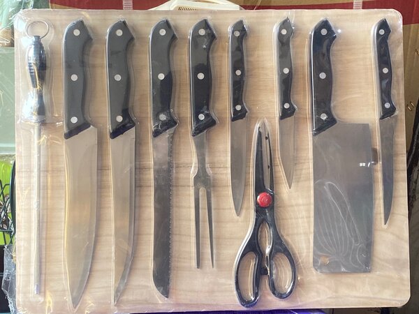 Knife Set With Wooden Chopping Board
