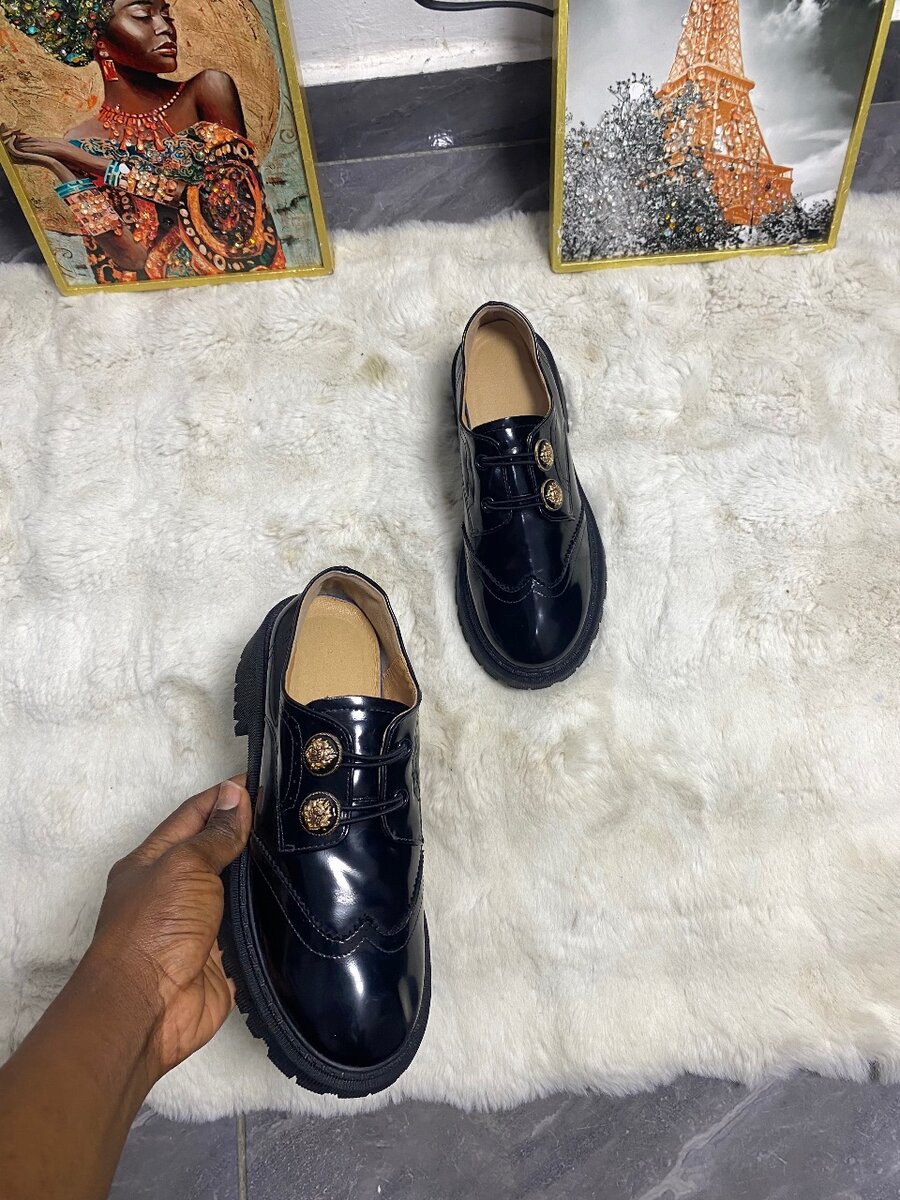 Chaussures élégantes en cuir verni