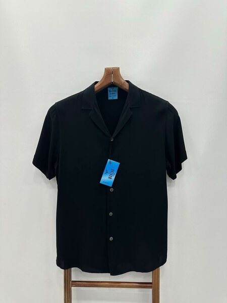 Chemise Noire à Manches Courtes