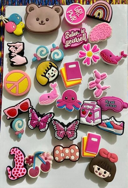 Pins décoratifs colorés