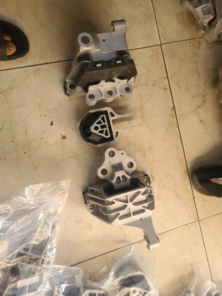 Engine and gearbox seats