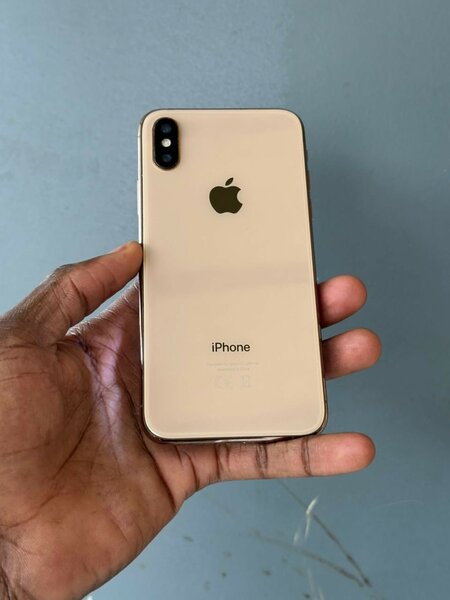 iPhone XS 64giga casineuf très propre